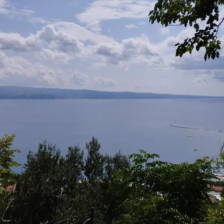 شقة House B - With Spacious Terrace And Beautiful View أوميس