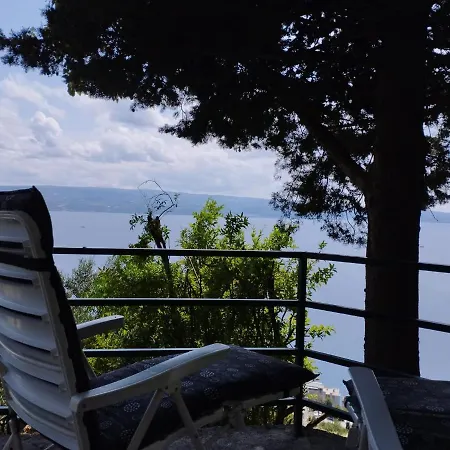 House B - With Spacious Terrace And Beautiful View شقة