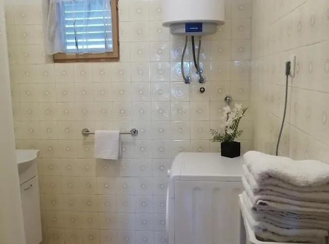 House B - With Spacious Terrace And Beautiful View * Omiš