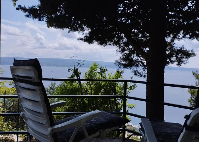 House B - With Spacious Terrace And Beautiful View Apartman