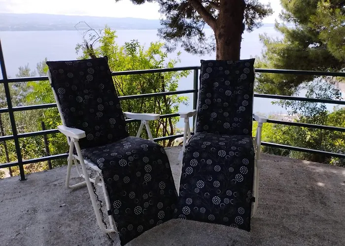 Apartman House B - With Spacious Terrace And Beautiful View