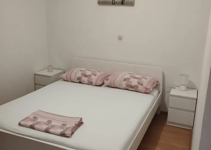 House B - With Spacious Terrace And Beautiful View Apartman *