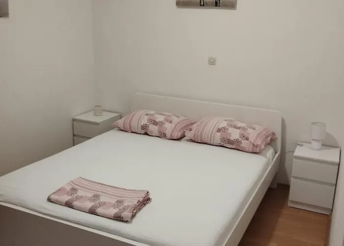 Apartman House B - With Spacious Terrace And Beautiful View *