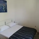 House B - With Spacious Terrace And Beautiful View * אומיס