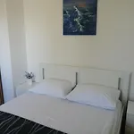 דירה House B - With Spacious Terrace And Beautiful View אומיס