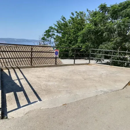 House B - With Spacious Terrace And Beautiful View Apartman *