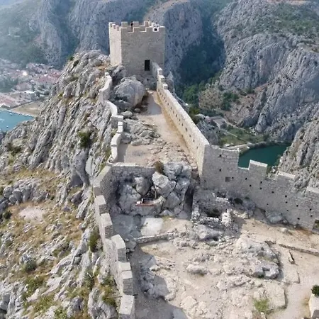 House B - With Spacious Terrace And Beautiful View Apartmán Omiš