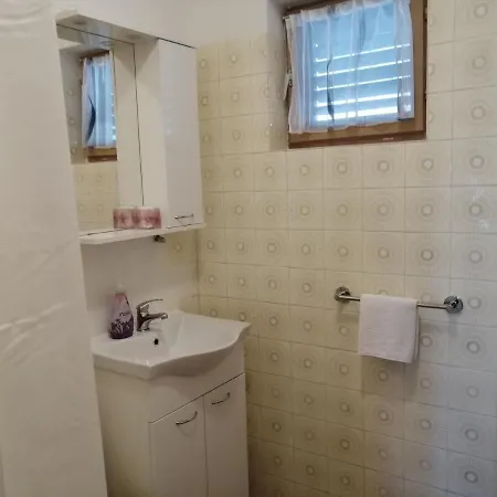 House B - With Spacious Terrace And Beautiful View * Omiš