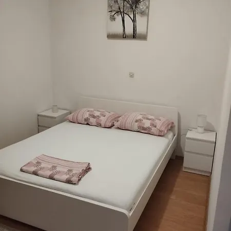 House B - With Spacious Terrace And Beautiful View Apartmán *