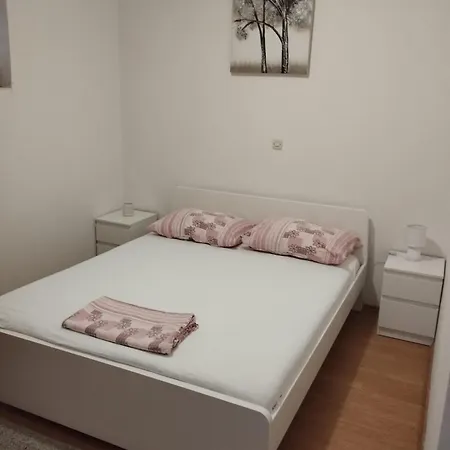 Apartmán House B - With Spacious Terrace And Beautiful View *