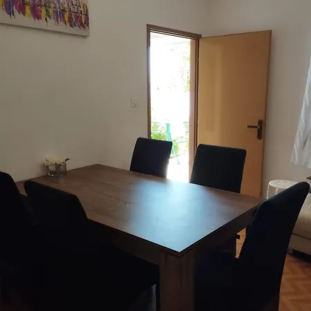 House B - With Spacious Terrace And Beautiful View 奥米什