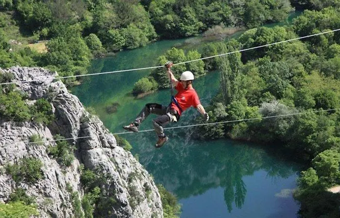 House B - With Spacious Terrace And Beautiful View 奥米什