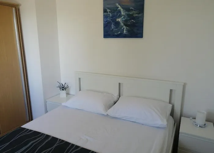 公寓 House B - With Spacious Terrace And Beautiful View 奥米什